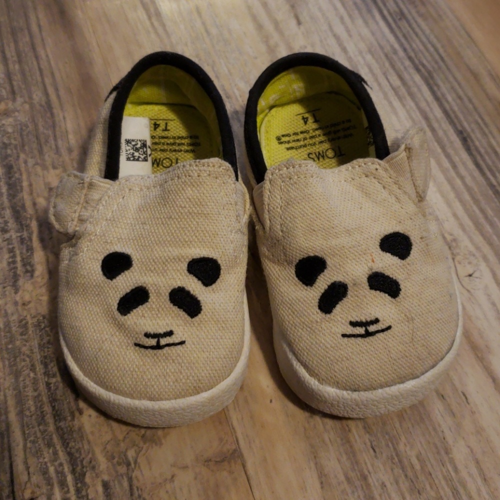 Limited edition WWF panda Tom's.